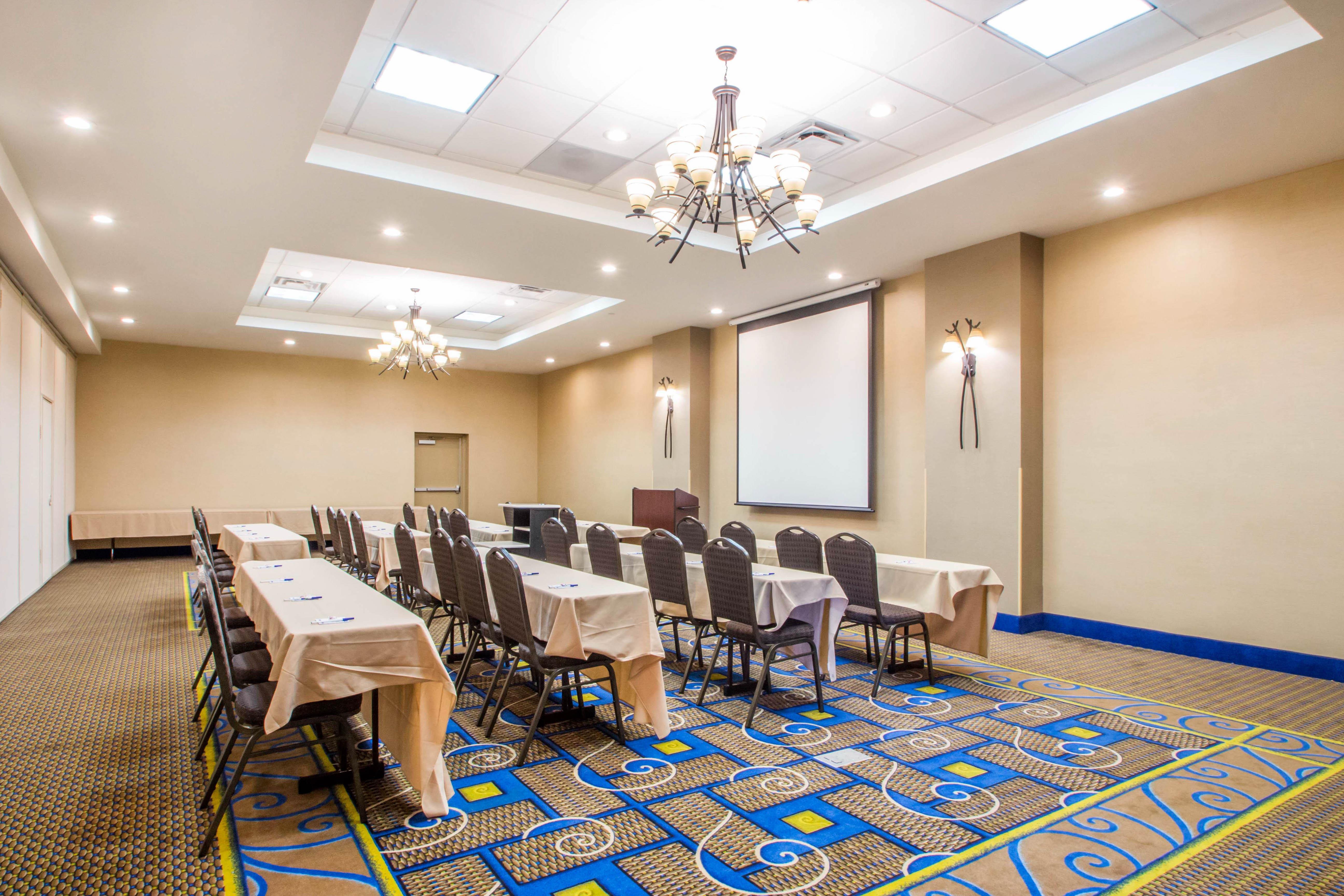 Holiday Inn Express & Suites - Albany Airport - Wolf Road By Ihg Exterior photo