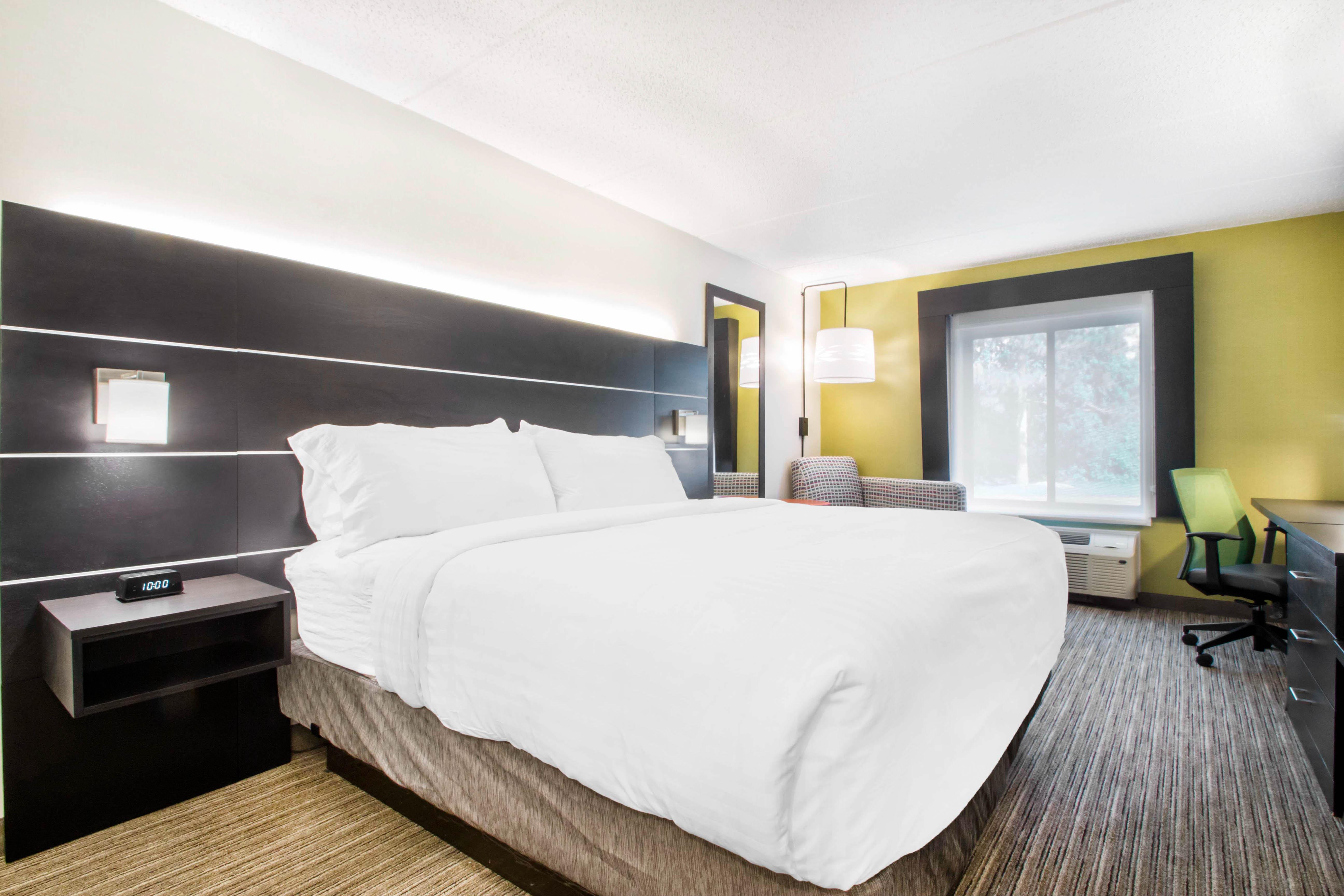 Holiday Inn Express & Suites - Albany Airport - Wolf Road By Ihg Exterior photo