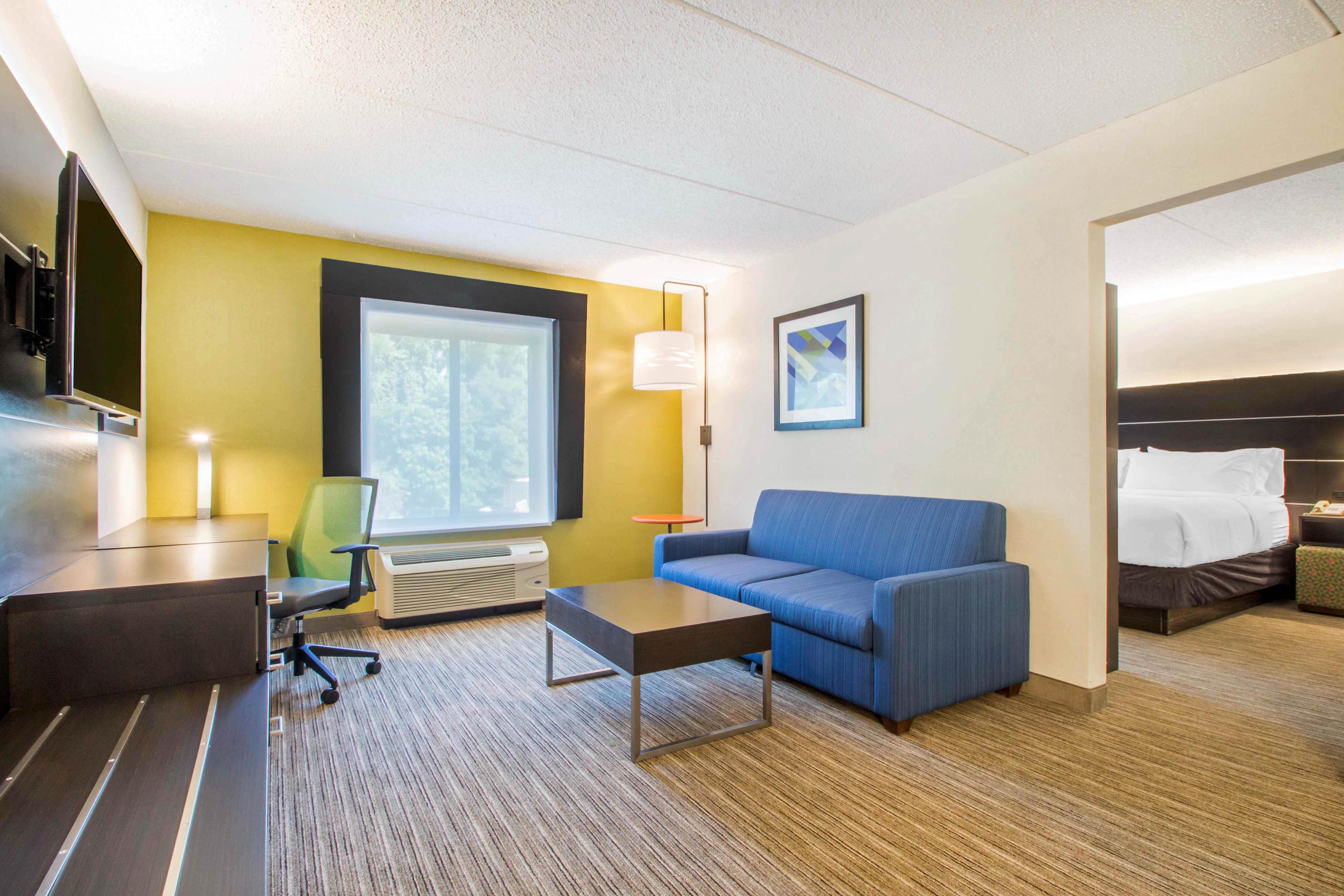 Holiday Inn Express & Suites - Albany Airport - Wolf Road By Ihg Exterior photo
