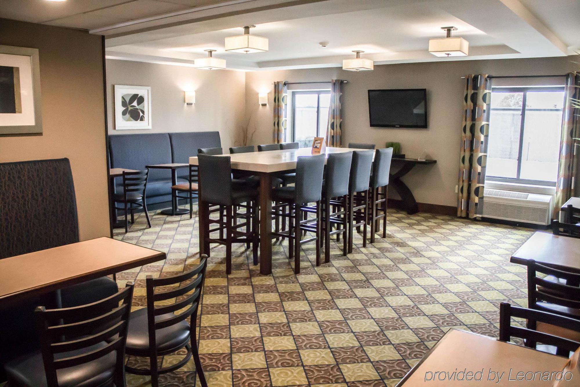 Holiday Inn Express & Suites - Albany Airport - Wolf Road By Ihg Exterior photo