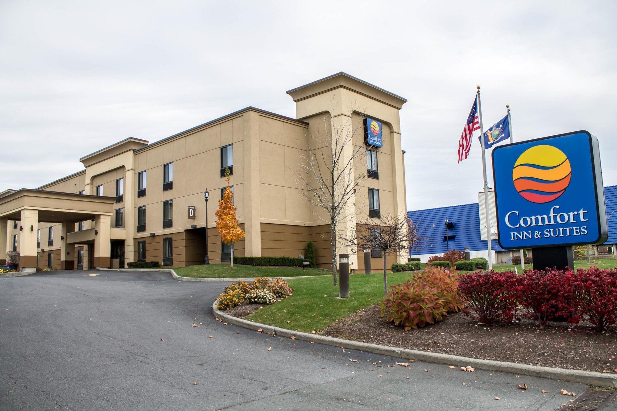 Holiday Inn Express & Suites - Albany Airport - Wolf Road By Ihg Exterior photo