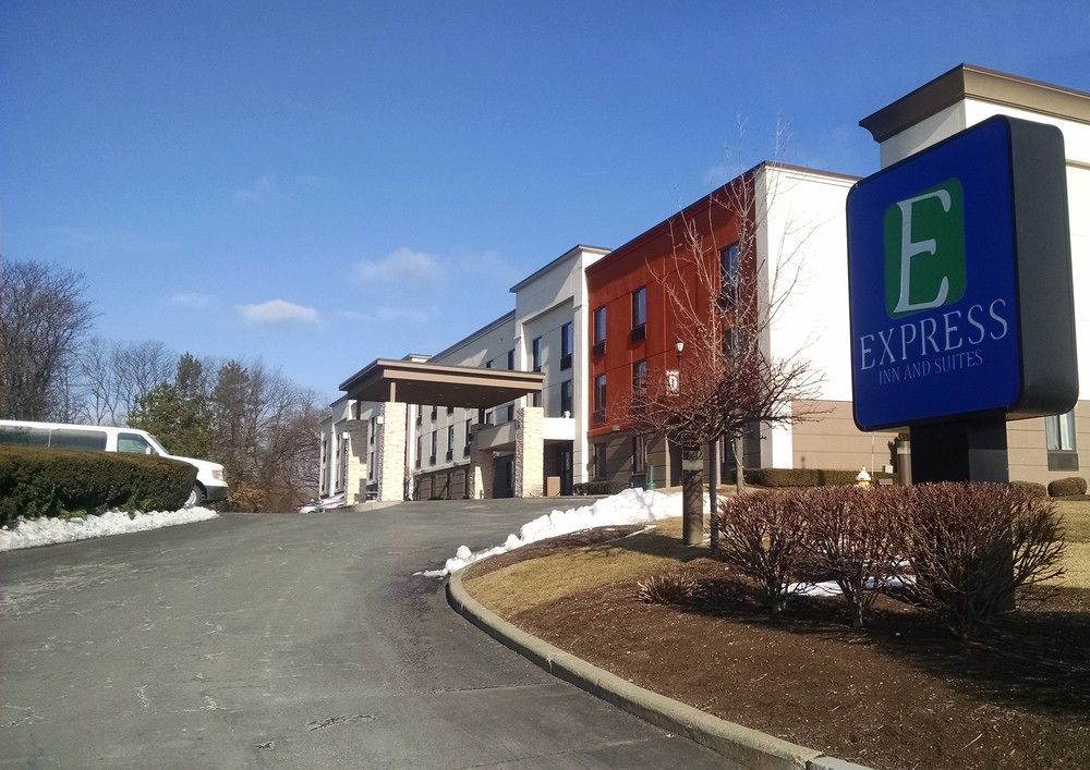 Holiday Inn Express & Suites - Albany Airport - Wolf Road By Ihg Exterior photo