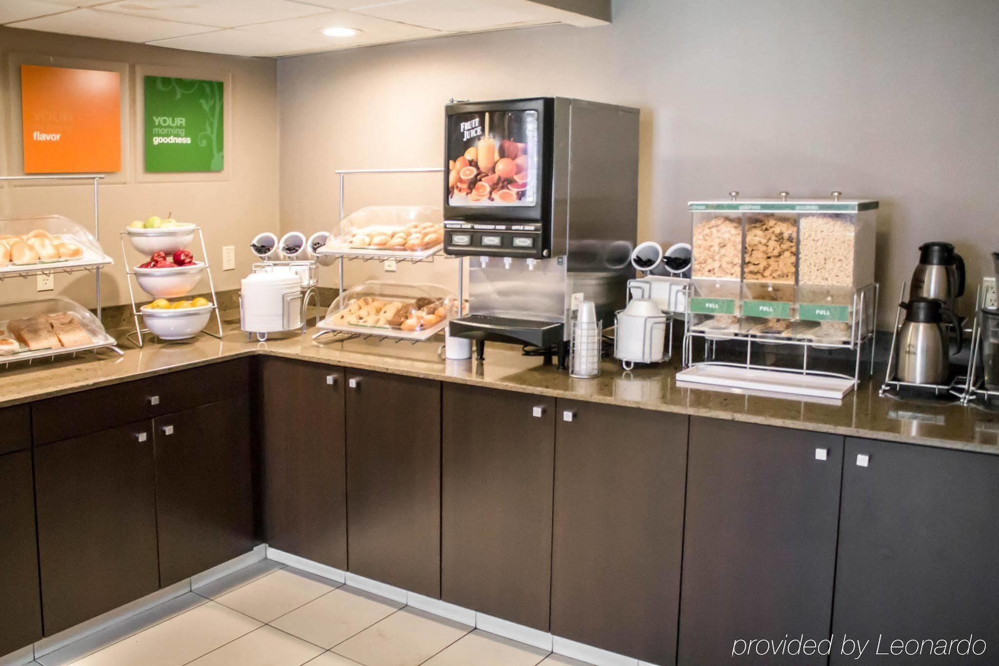 Holiday Inn Express & Suites - Albany Airport - Wolf Road By Ihg Exterior photo
