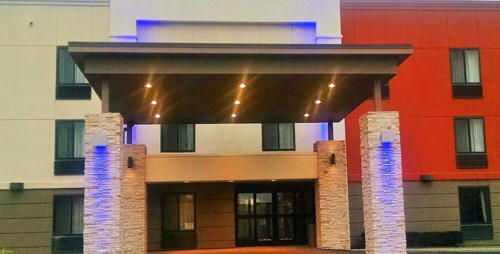 Holiday Inn Express & Suites - Albany Airport - Wolf Road By Ihg Exterior photo